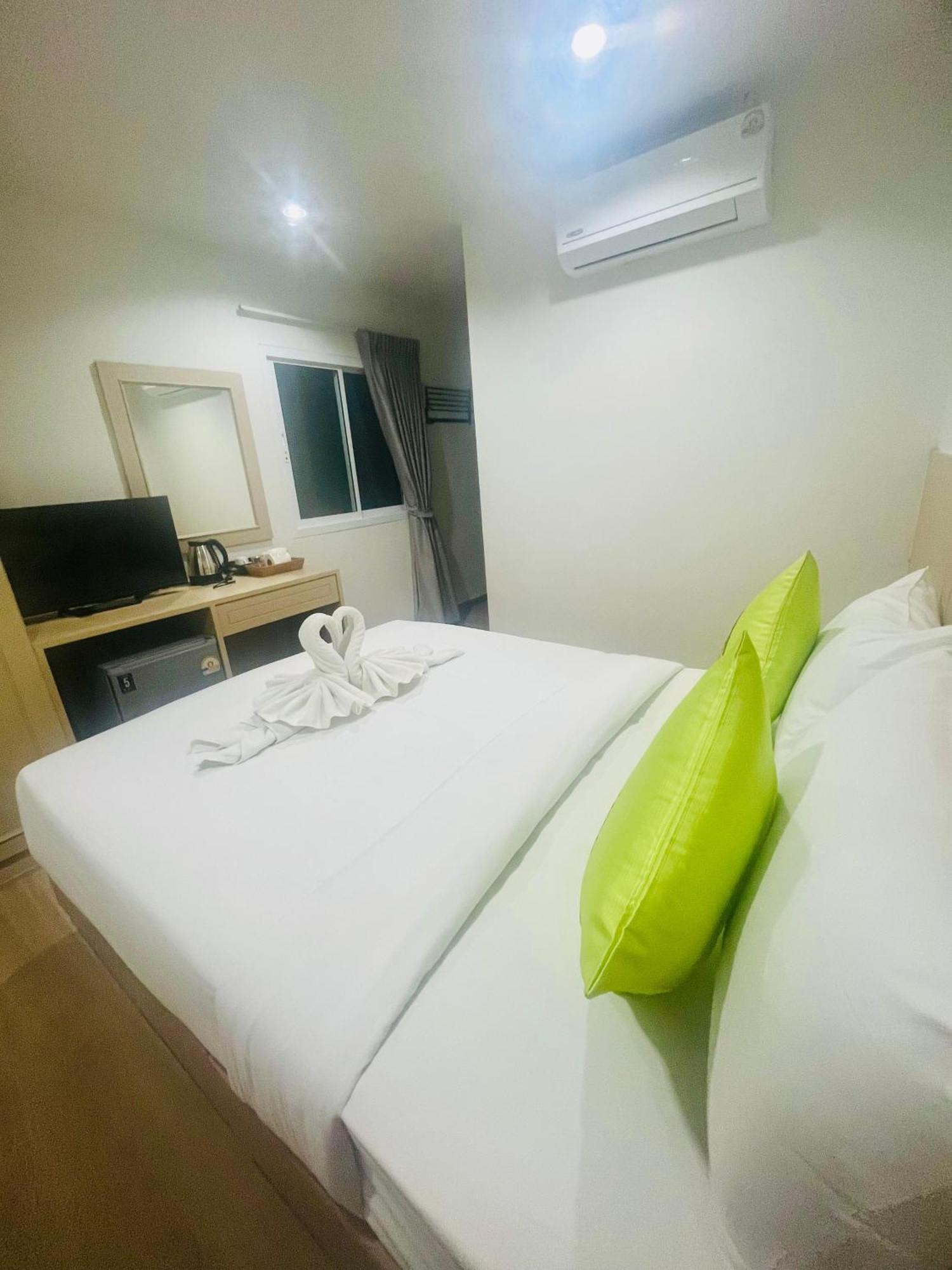 28 Boutique Hotel Patong Екстериор снимка